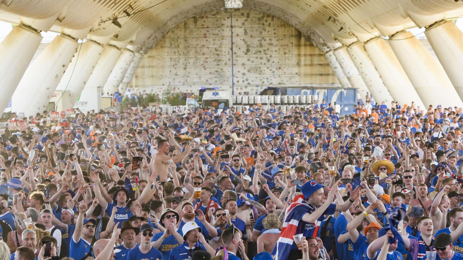 Aficionados del Glasgow Rangers en la isla de la Cartuja, el 18 de mayo de 2022.