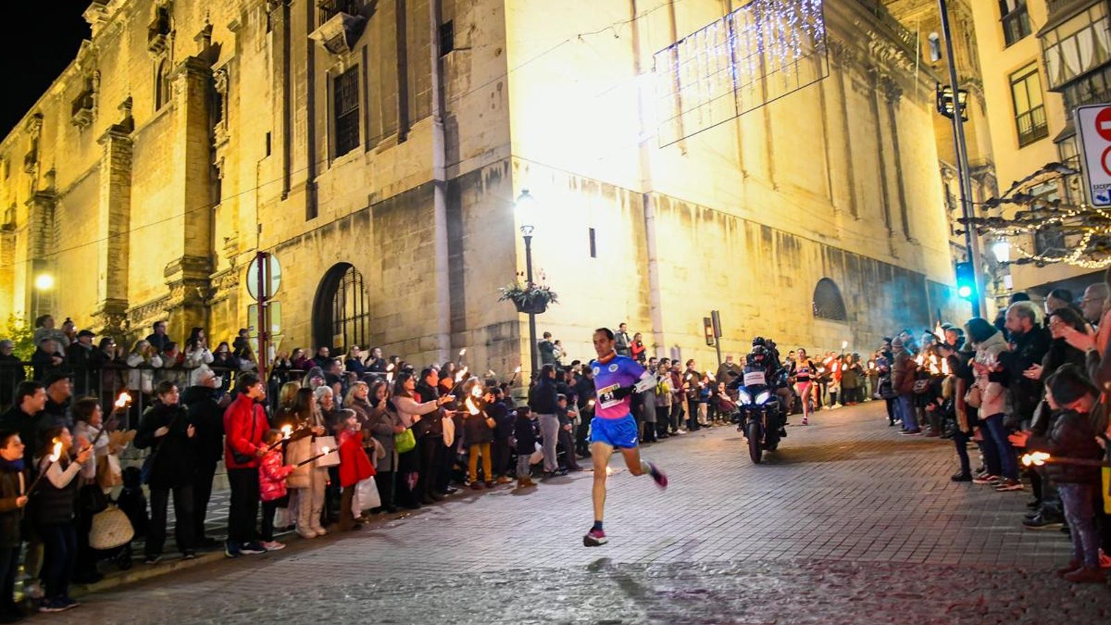En imágenes: la élite del atletismo mundial despliega su calidad en la Carrera de San Antón de Jaén