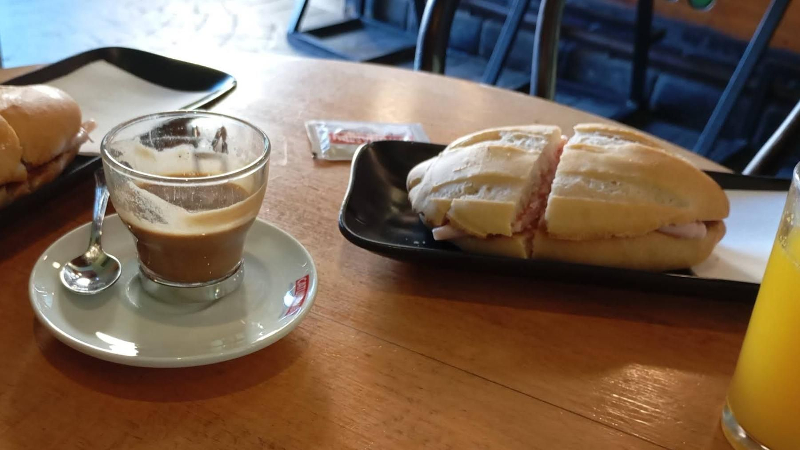 Un mitad y un 'pitufo' en Málaga.