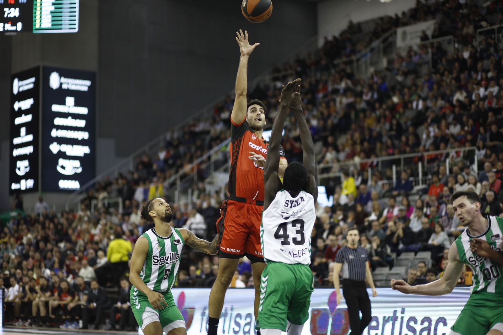 Cristiano Felicio da indicaciones.