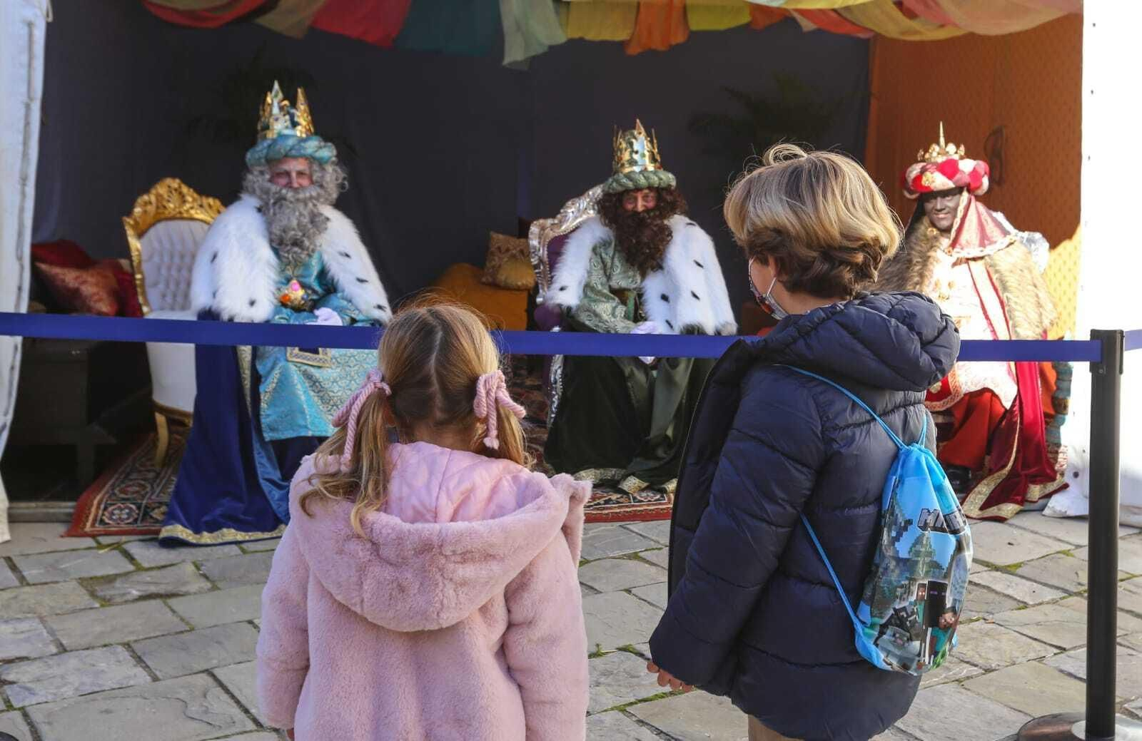 Primeras visitas a los Reyes Magos en San Fernando.