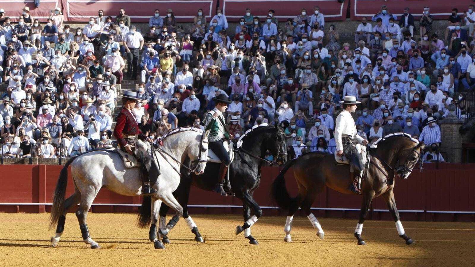 Paseíllo de los rejoneadores.