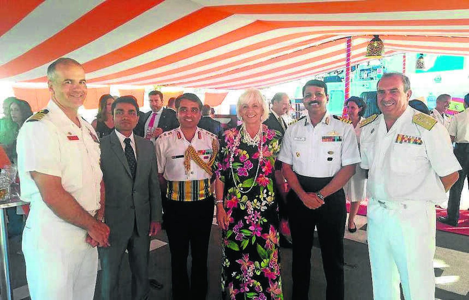 David Baird, Saravanan Balasubramanian, Rohit Teotia, Teófila Martínez, comandante de fragata Tarkash y Enrique Torres.