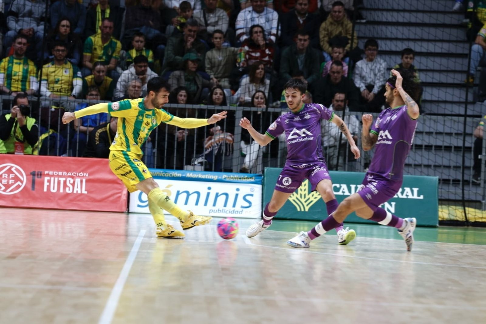 El cuadro amarillo venció al tricampeón de Europa en el Olivo Arena.