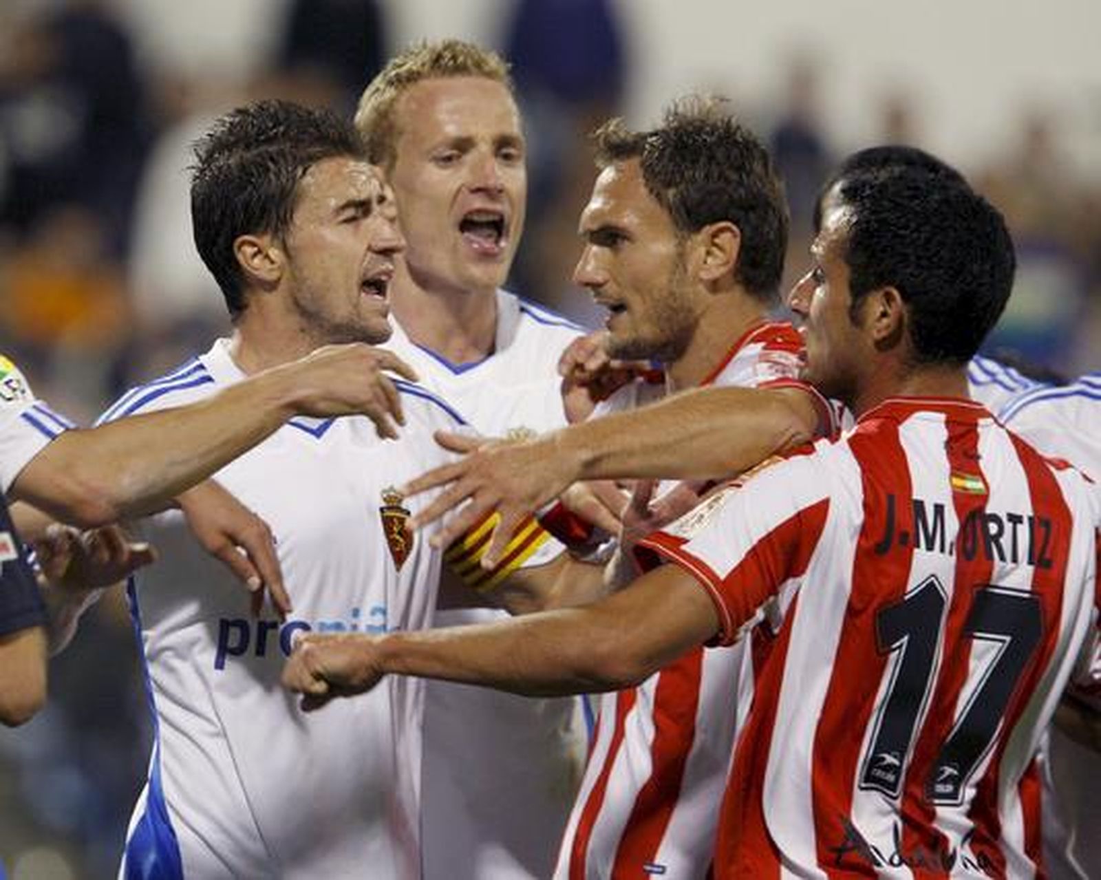 Los de Oltra, más colistas tras perder un crucial encuentro ante el Zaragoza.

Foto: Javier Cebollada/ EFE