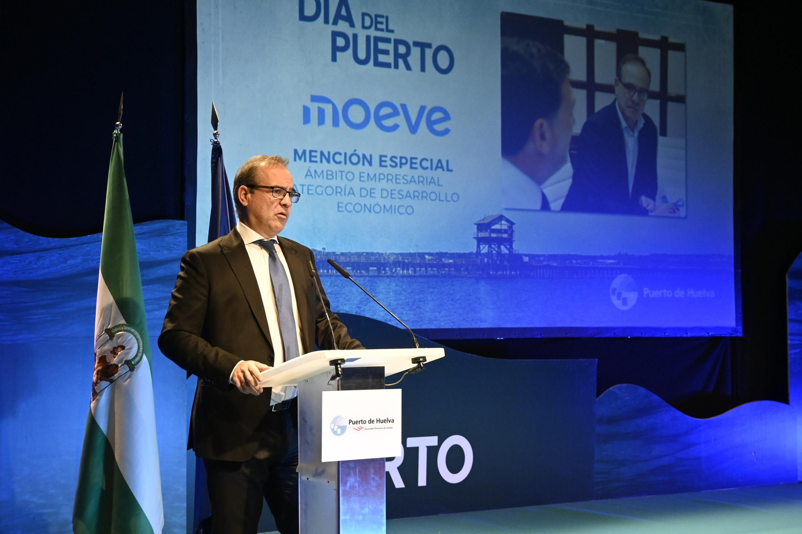 Imágenes del acto de celebración del Día del Puerto, en Huelva