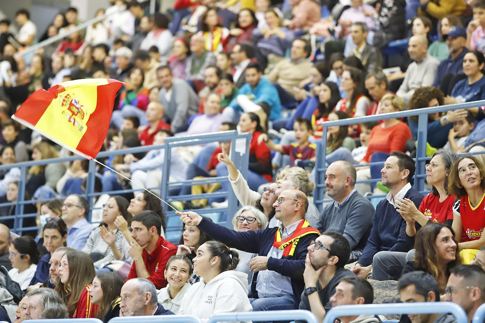 Ambiente en las gradas en el partido de la selección Española femenina de baloncesto contra Islnadia