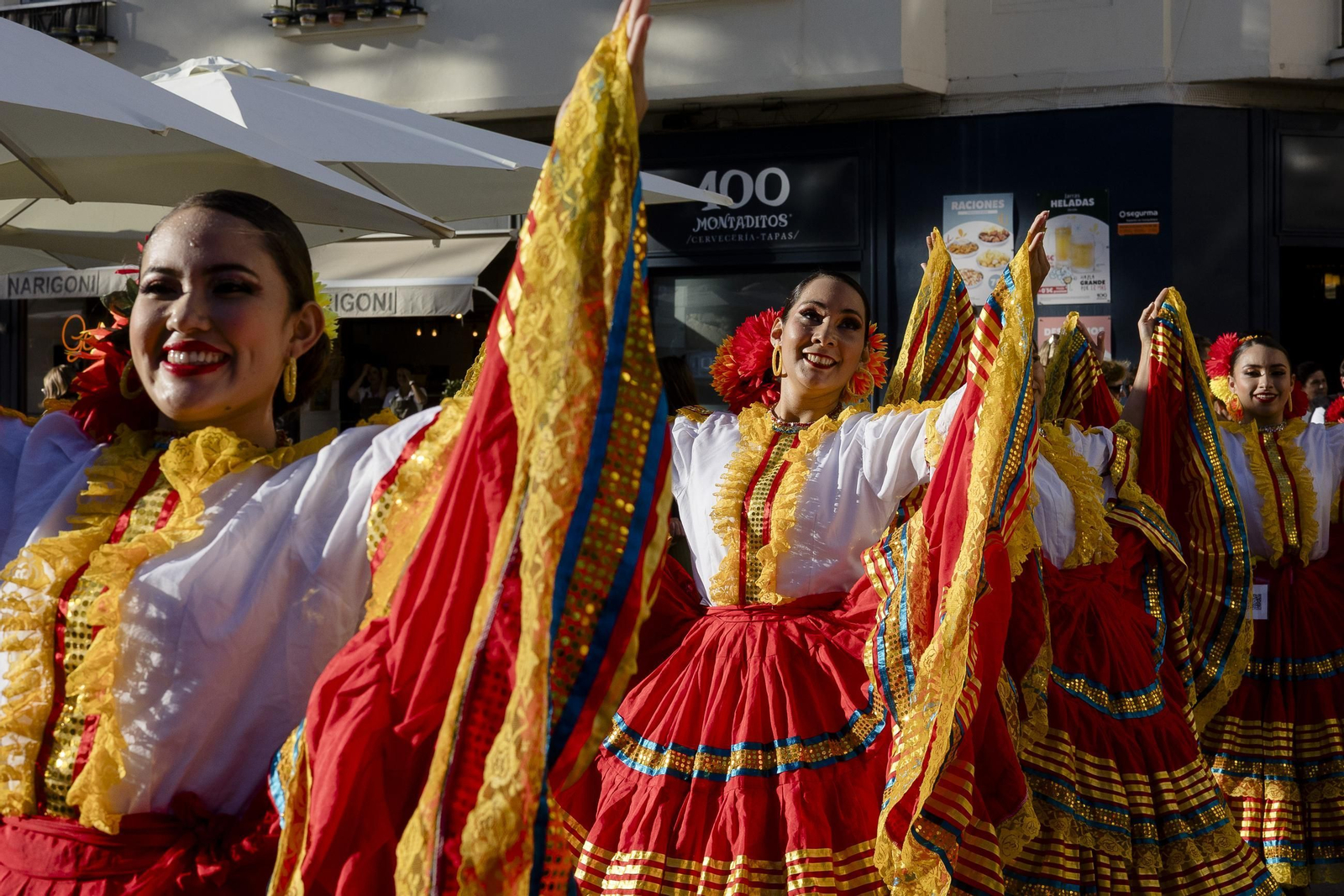 Las imágenes del desfile inaugural del XXX Festival de Folklore Ciudad de Cádiz