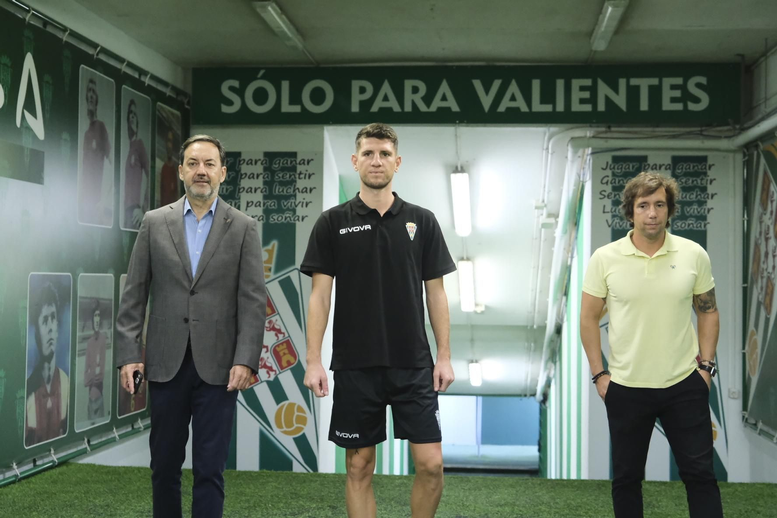 La presentación de Alberto Toril como nuevo jugador del Córdoba CF, en imágenes
