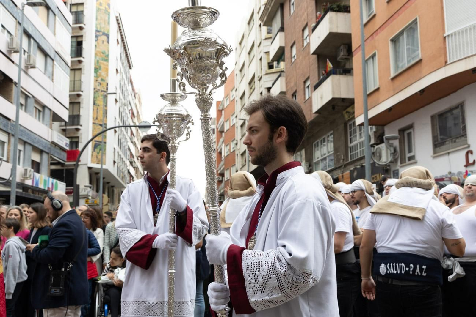 Los jiennenses se echan a la calle para presenciar la primera de las procesiones de la jornada: la Borriquilla (I)