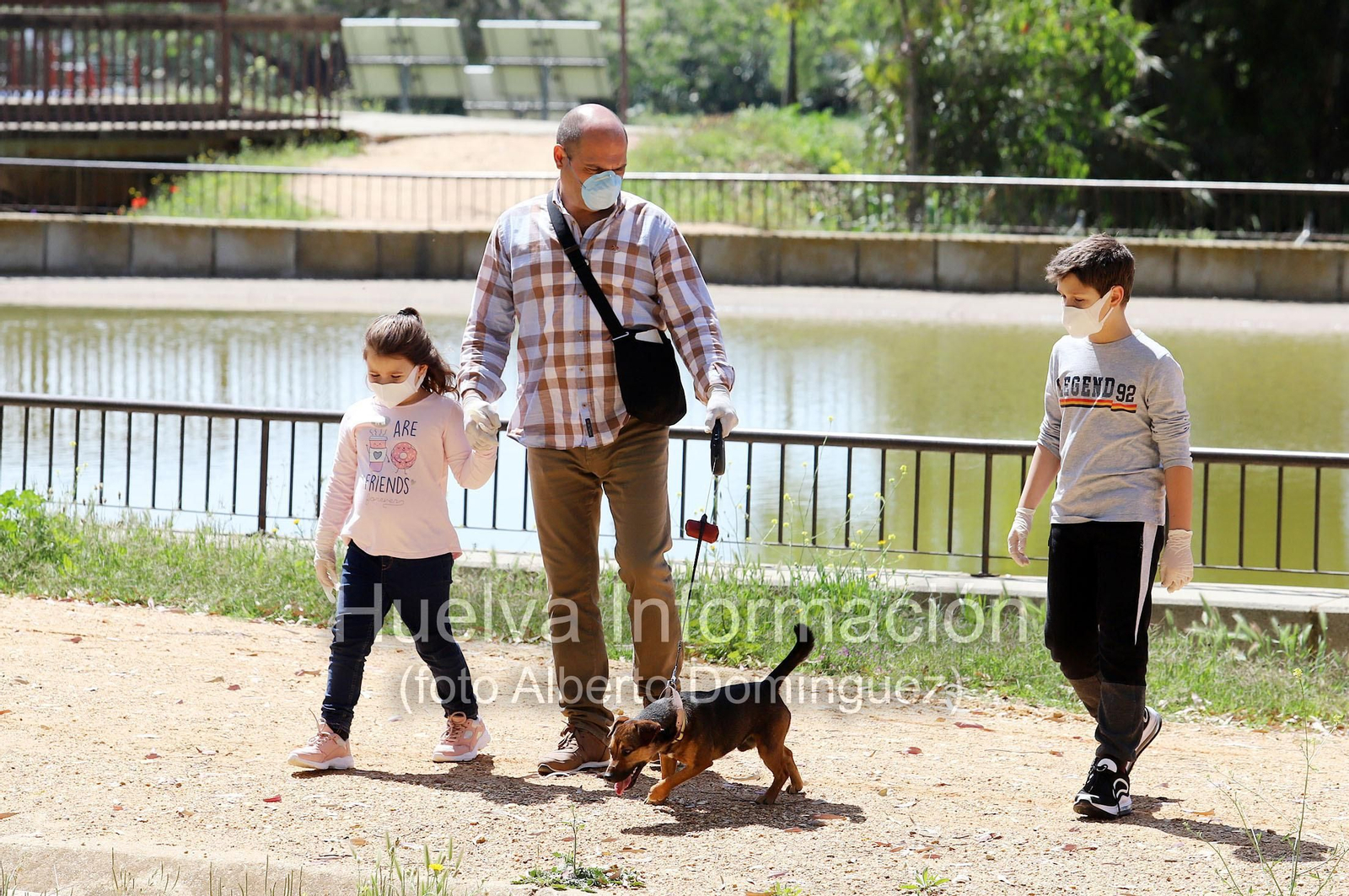 Imágenes del primer día de la salida de niños a la calle en el estado de alarma por coronavirus
