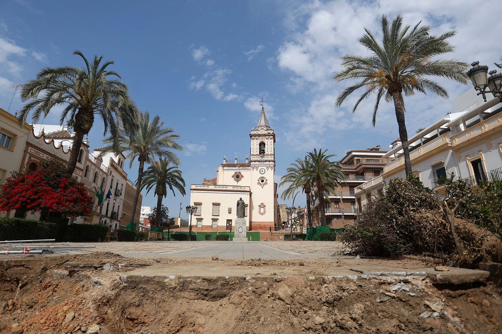 Imágenes del viernes 19 de abril en Huelva