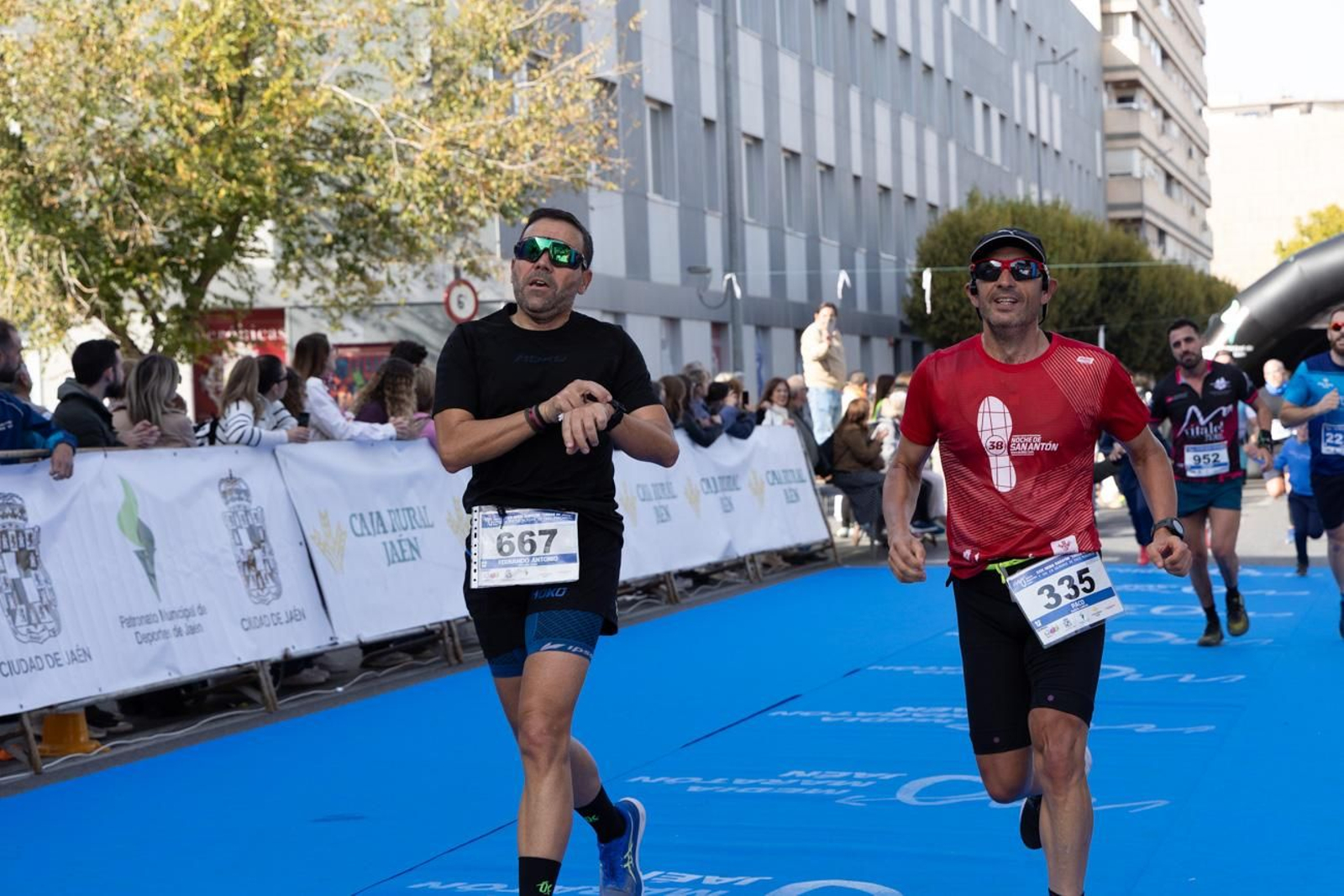 En imágenes: multitudinaria e histórica XXIX Media Maratón 'Ciudad de Jaén' y 10k en memoria de Paco Manzaneda