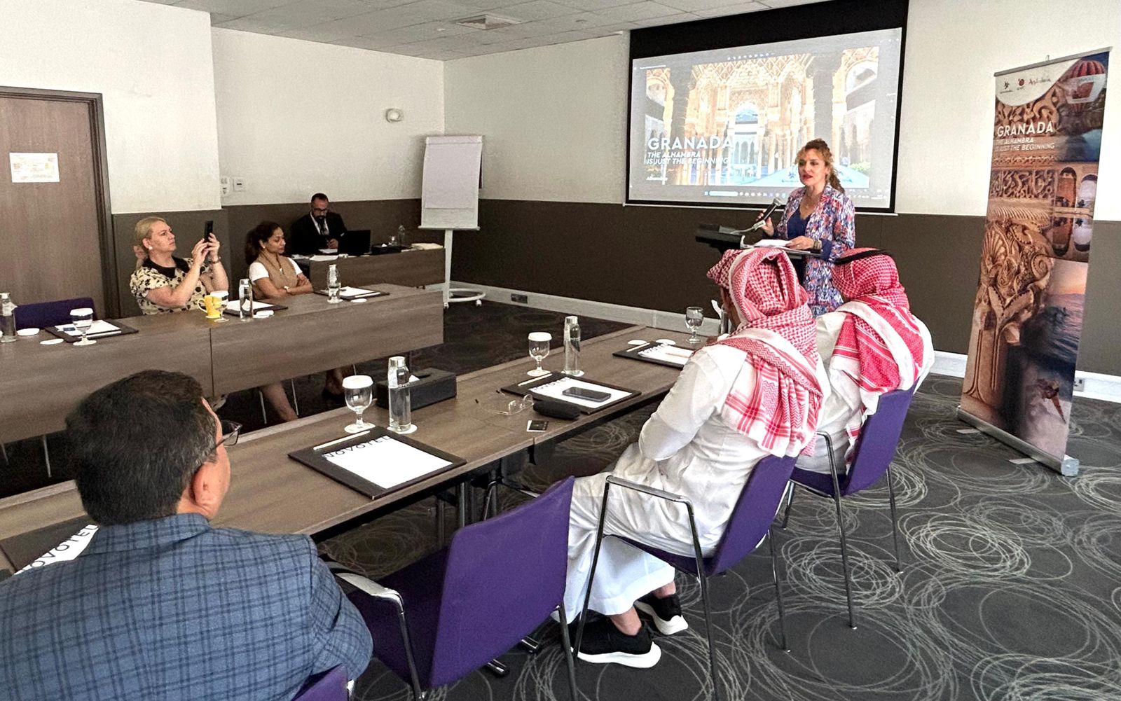 Un momento de la reunión de Diputación en Dubái.