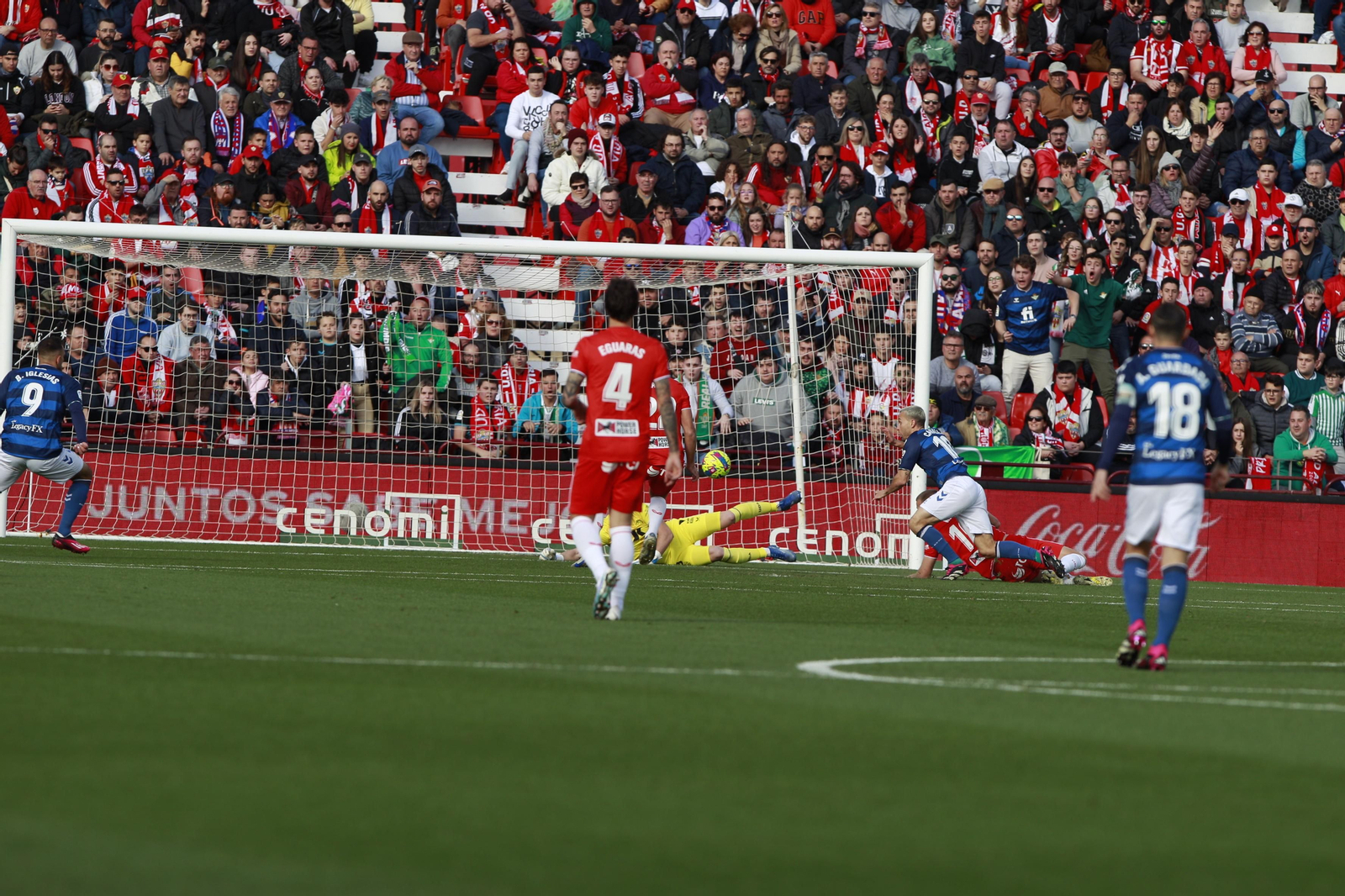 Imágenes del partido de fútbol U.D. Almería-Real Betis Balompié