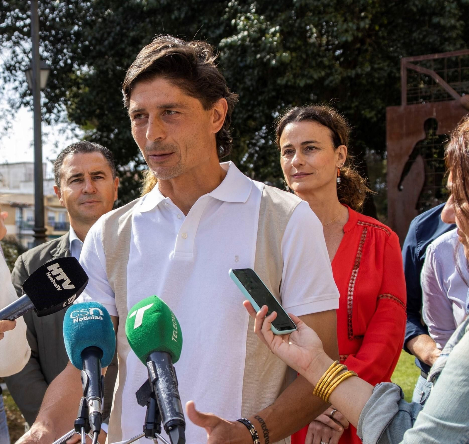 Jesús Vázquez atiende a los medios de comunicación.