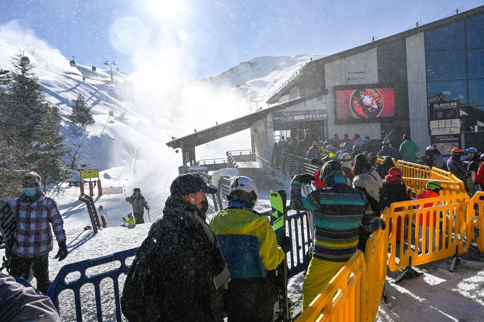 Sierra Nevada, llena de esquiadores