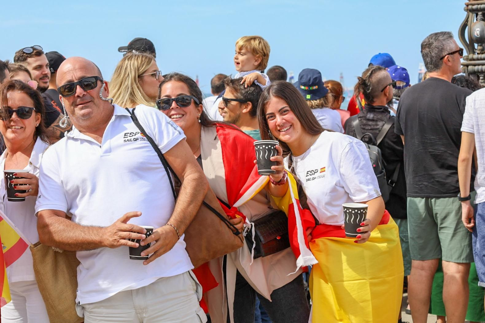 Búscate en SailGP Cádiz: La ciudad disfruta del ambiente del domingo con las actividades, las carreras y los bares