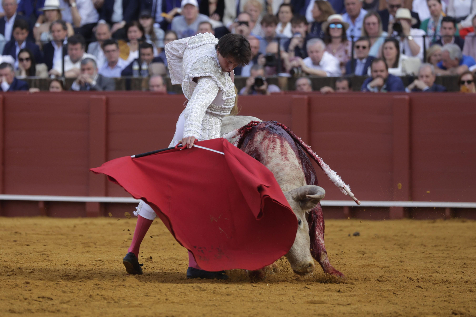Las imágenes del la corrida del Domingo de Resurrección en la Maestranza de Sevilla