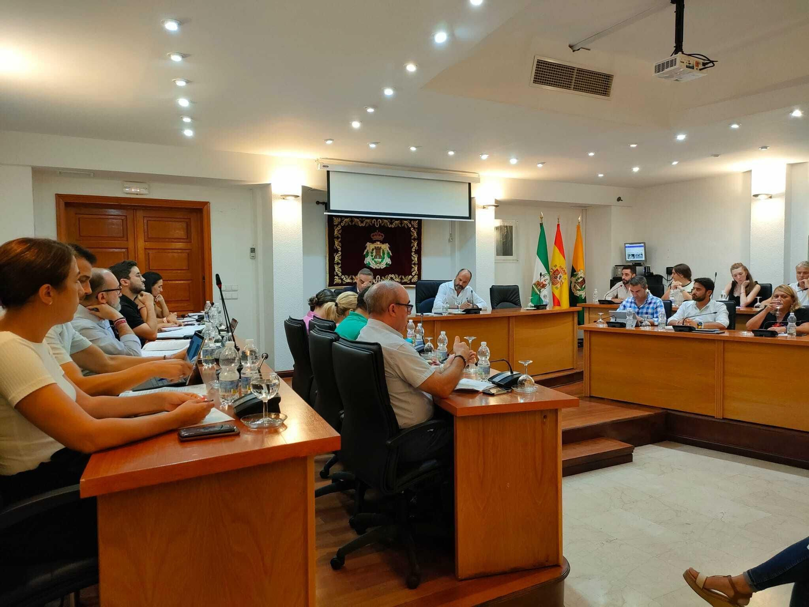 El salón de plenos del Ayuntamiento de Los Barrios, este lunes.