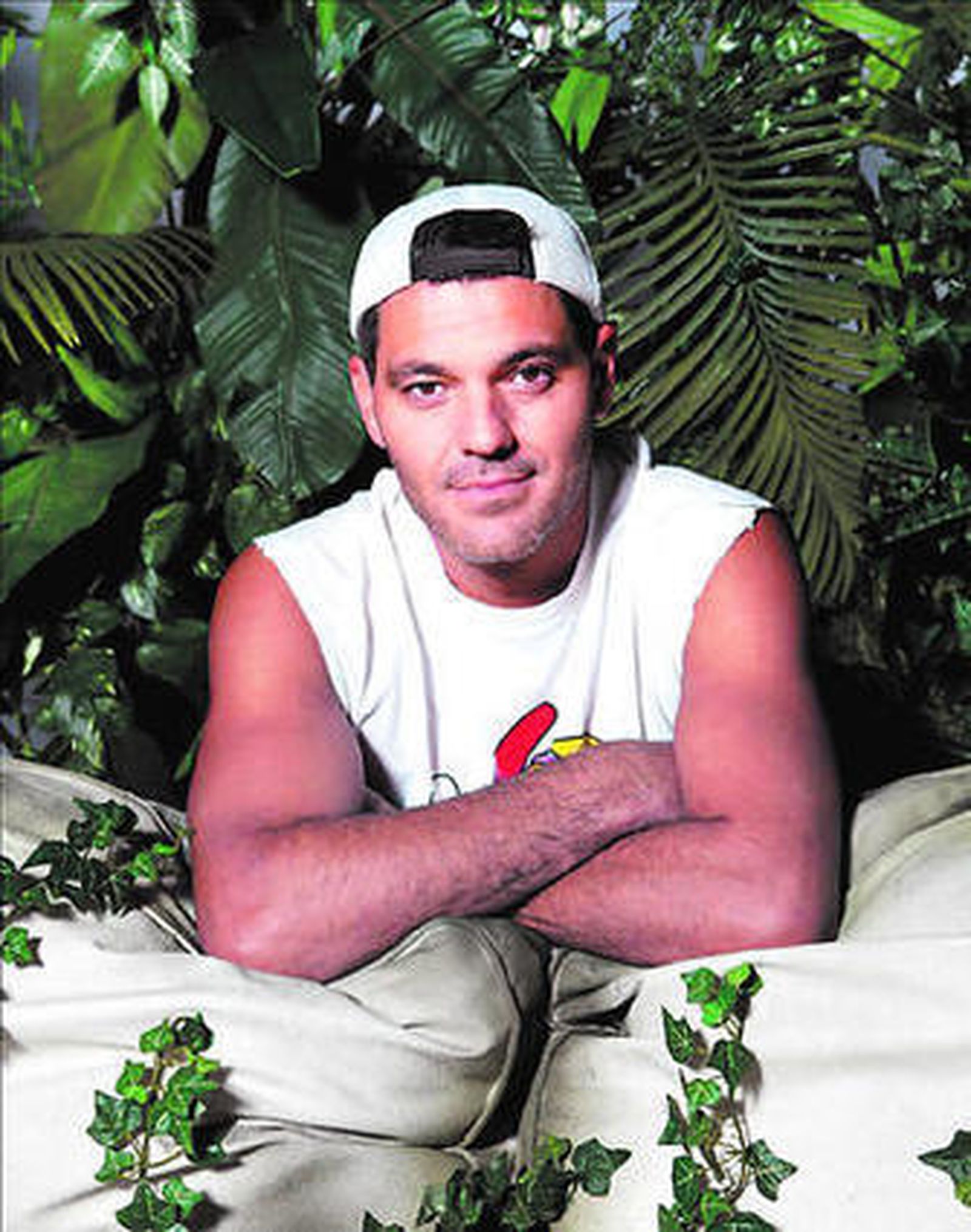 Un tarzán con chancletas atraviesa de nuevo la selva