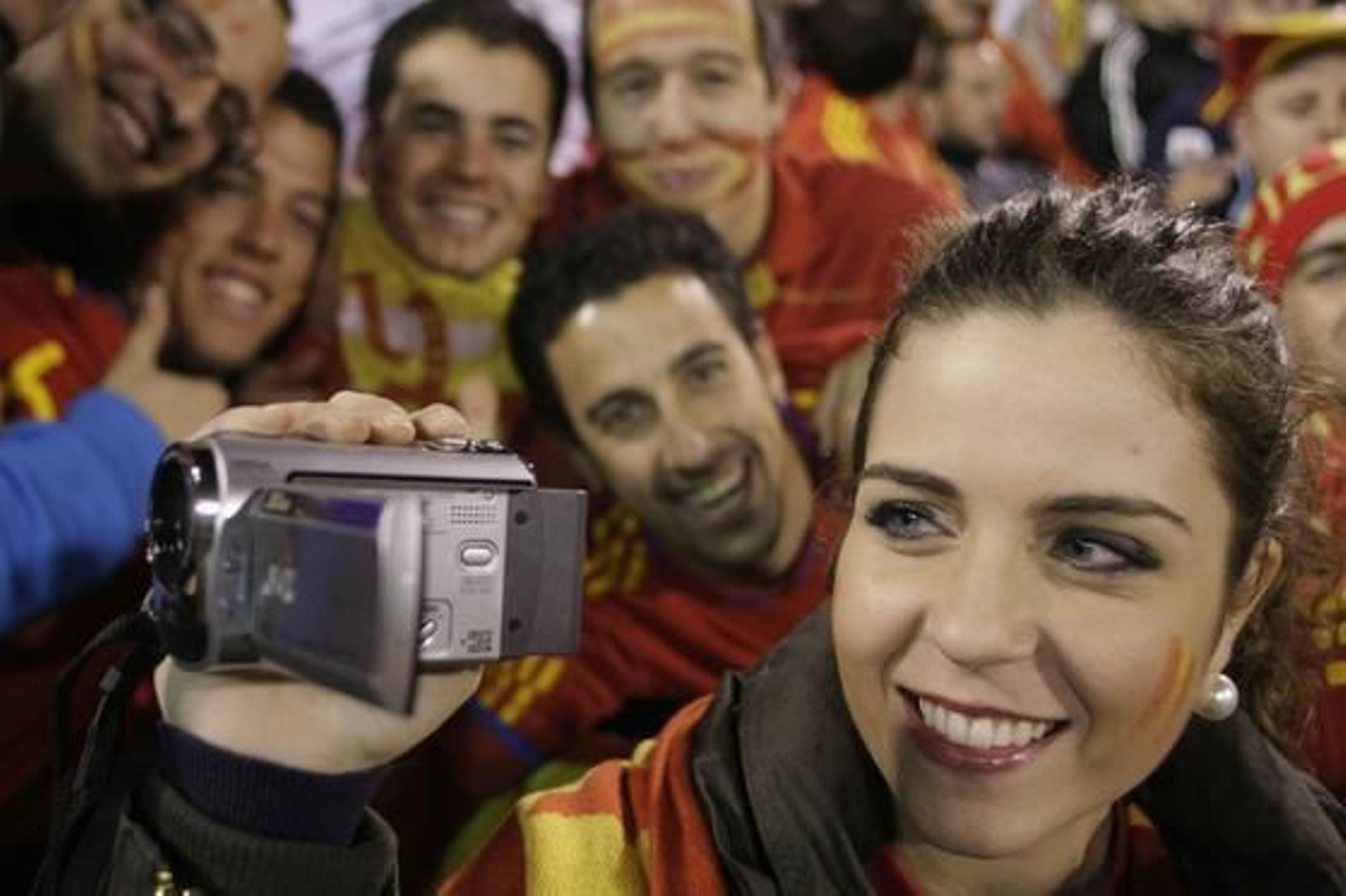 Los aficionados de la selección se volcaron con los jugadores en Granada.

Foto: Maria de la Cruz / Lucia Rivas