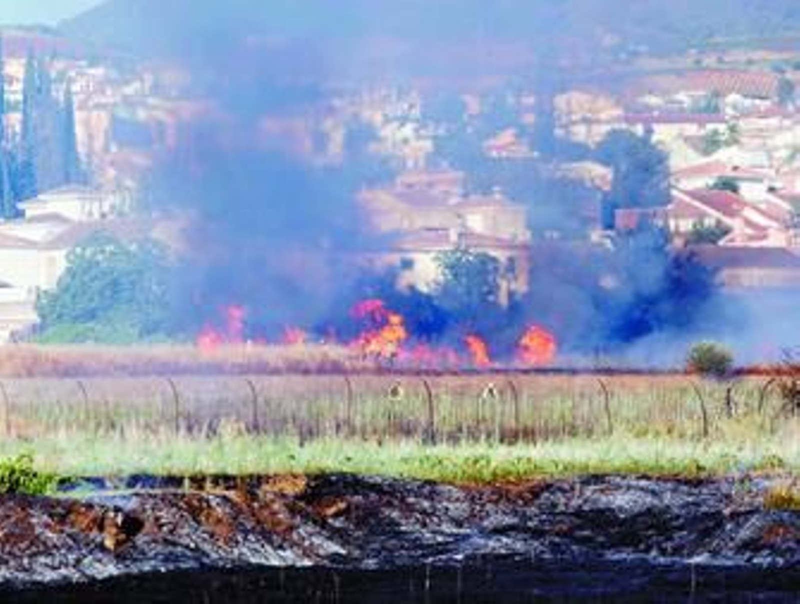 El Serrallo fue uno de los lugares donde se detectó fuego durante la tarde.