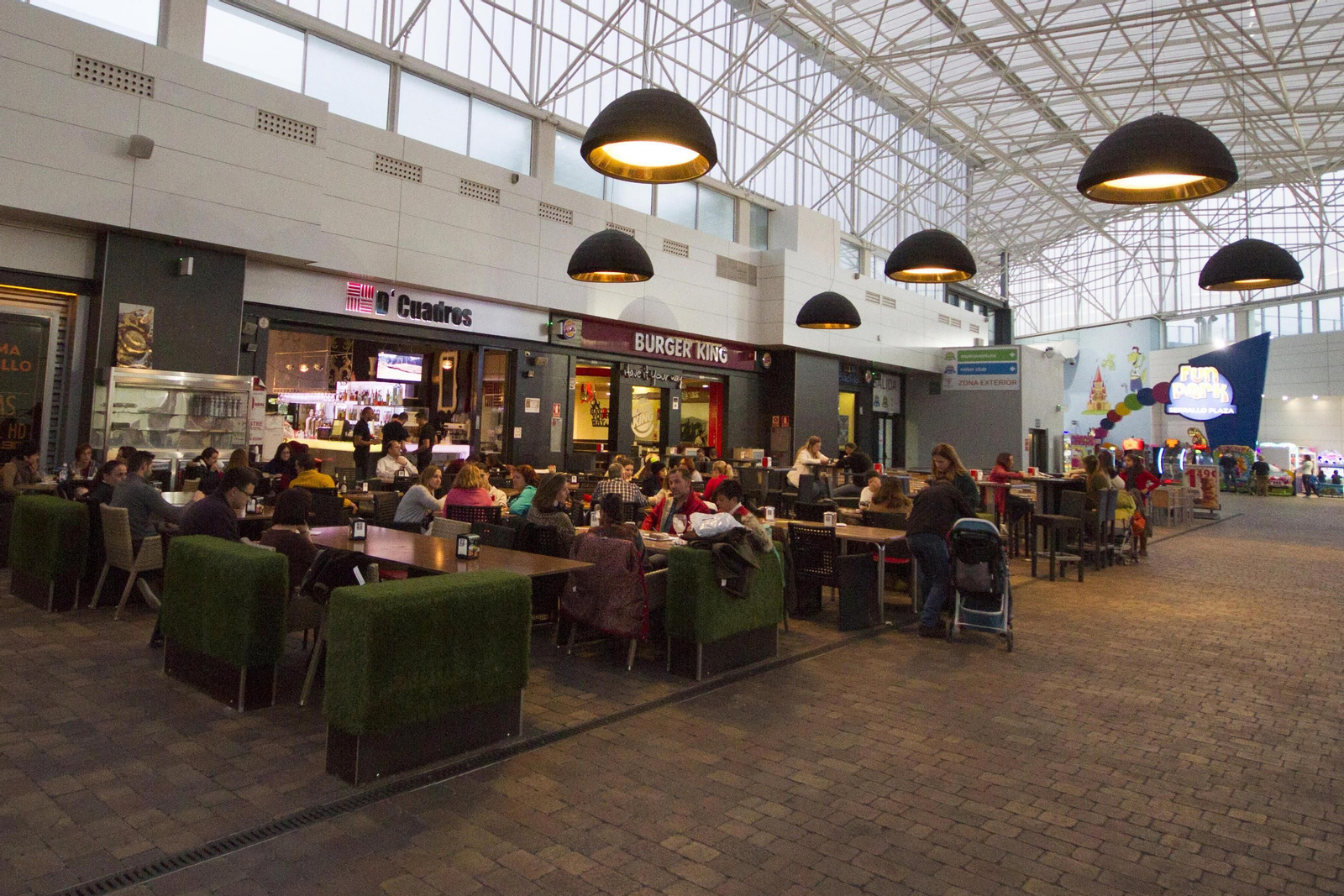 Centro comercial El Serrallo