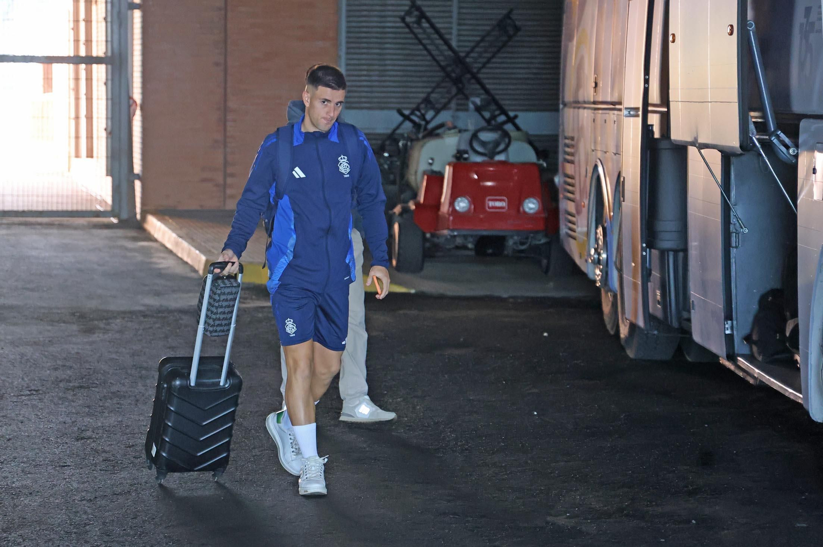 Imágenes de la salida en autobús del Recreativo de Huelva hacia Madrid
