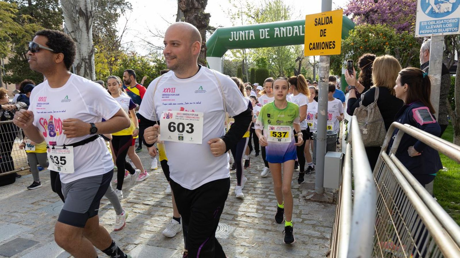 Más de 2.100 participantes corren para promover la salud en Jaén, en imágenes (1)