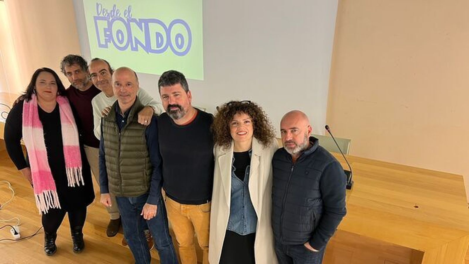 El equipo de la webserie 'Desde el fondo', que se presenta este jueves en formato de largometraje.