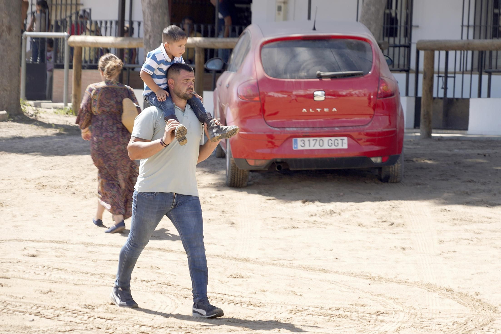 Imágenes del ambiente en la aldea durante el domingo de Rocío Chico