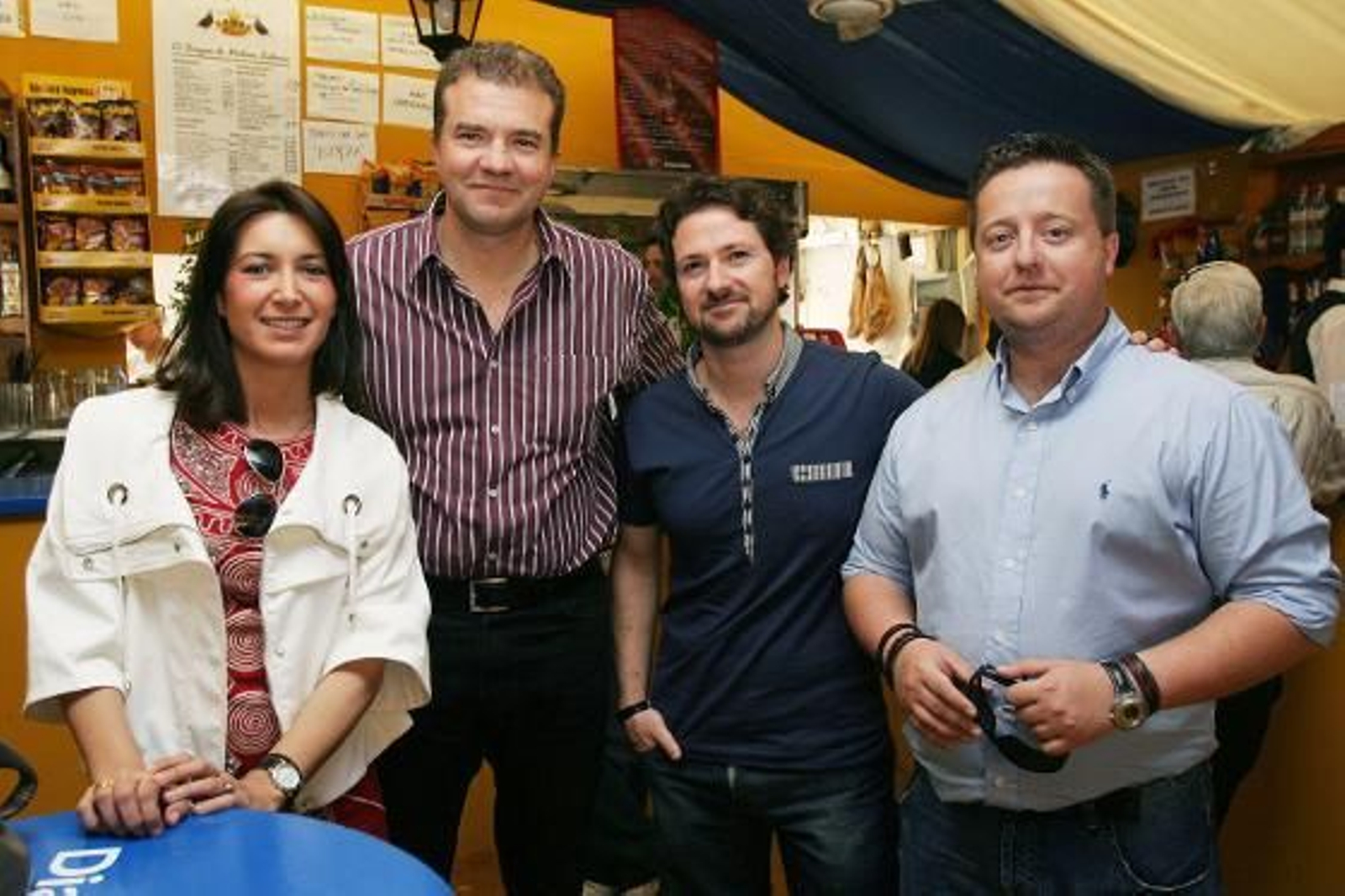 Pedro Béjar, Mario López y Joaquín Coronilla, de Suite La Marquesa, junto a la comercial de Diario de Jerez Marta Díaz de Celis.

Foto: Vanesa Lobo