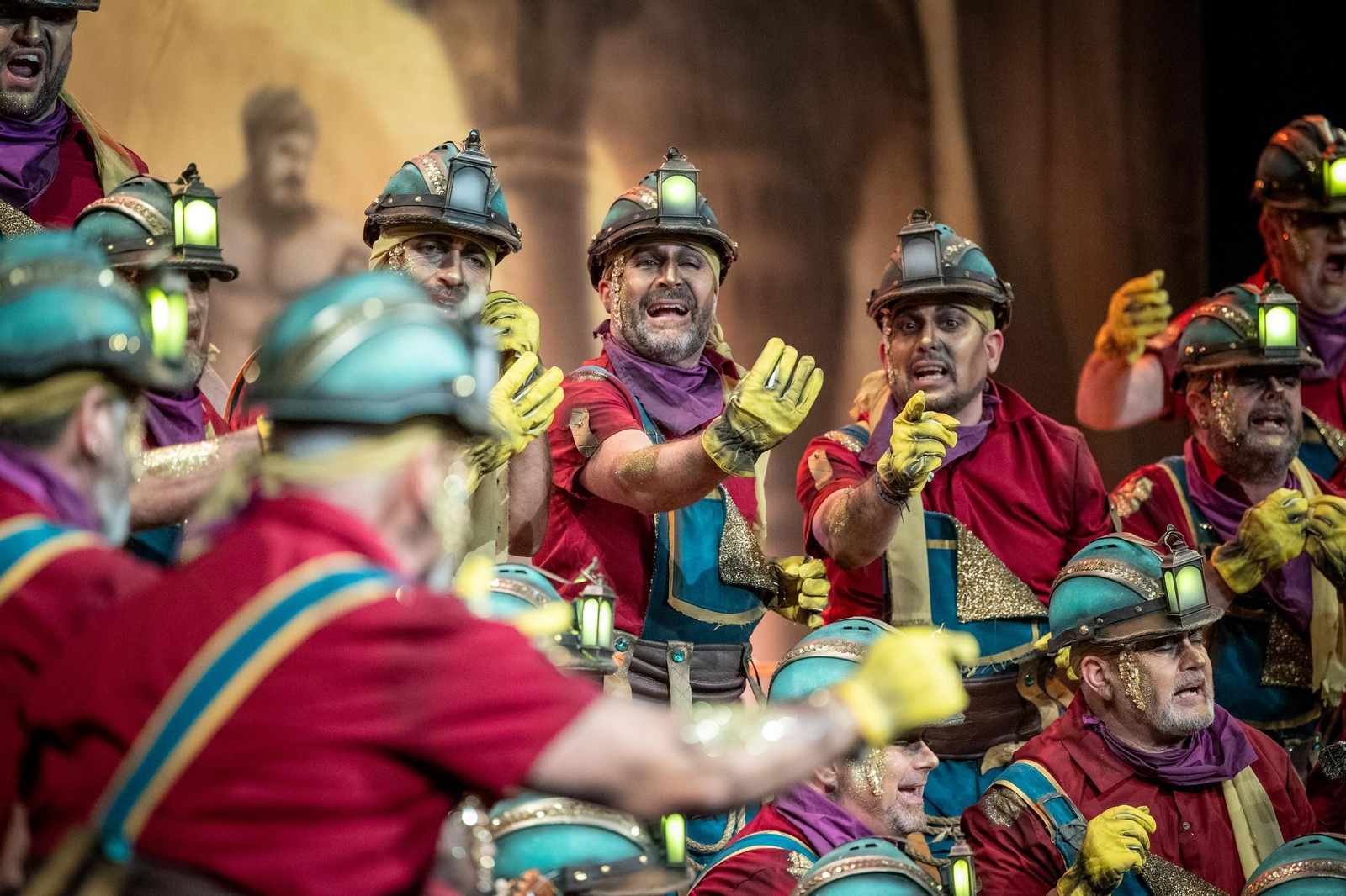 Búscate entre las mejores imágenes de la primera sesión de cuartos de final del COAC 2025