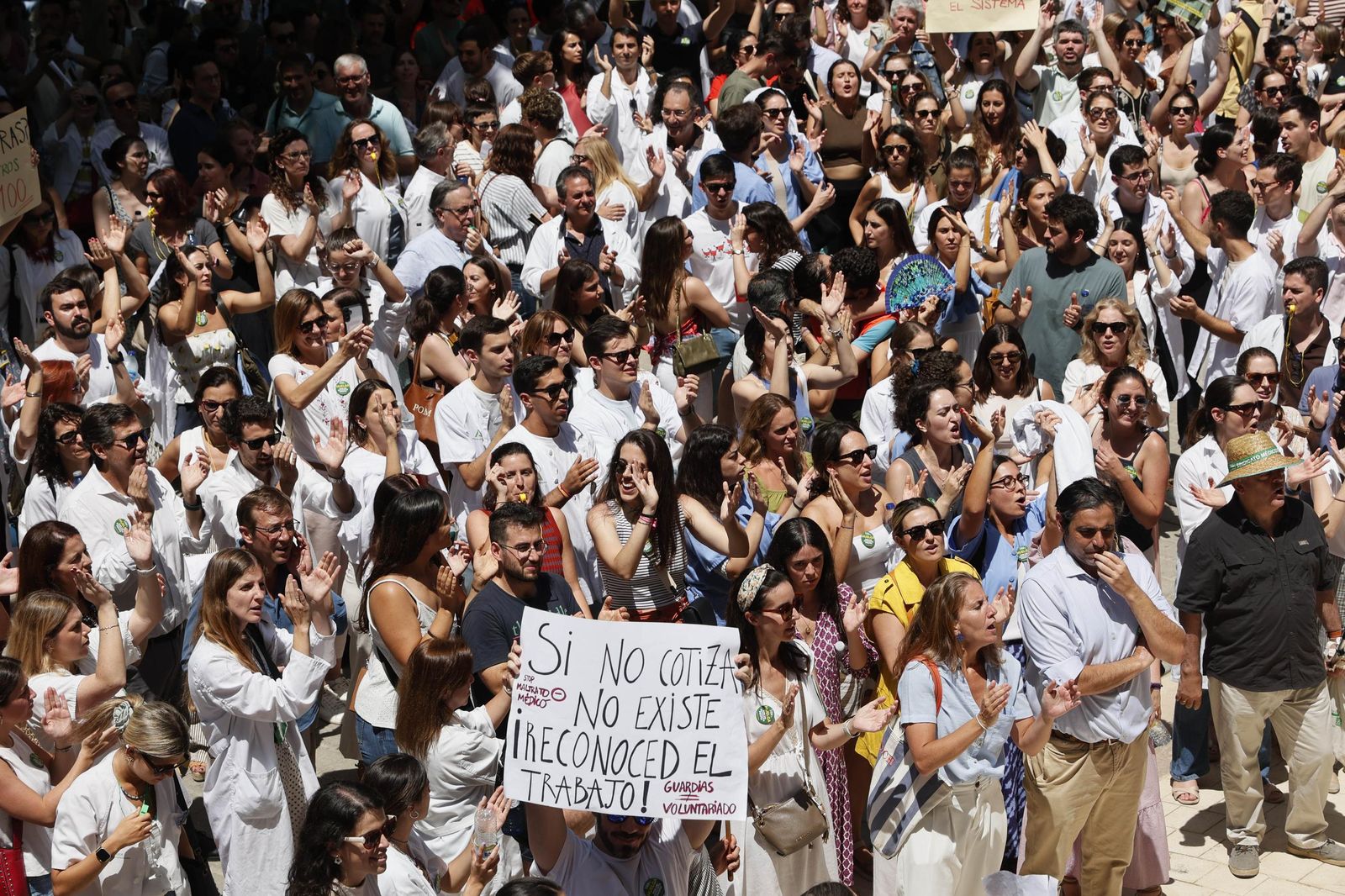 Las imágenes de la manifestación de los médicos sevillanos contra el nuevo estatuto