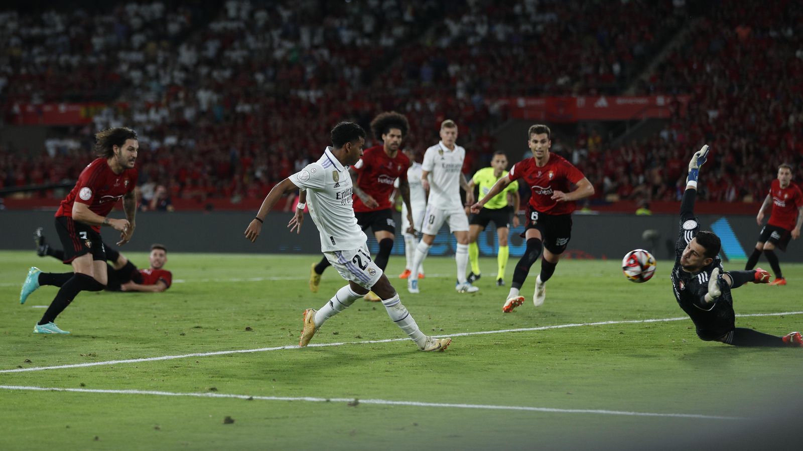 Rodrygo bate a Sergio Herrera.