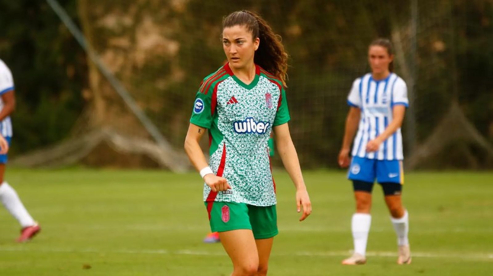 Paula Arana, una de las incorporaciones veraniegas, contra el Brighton
