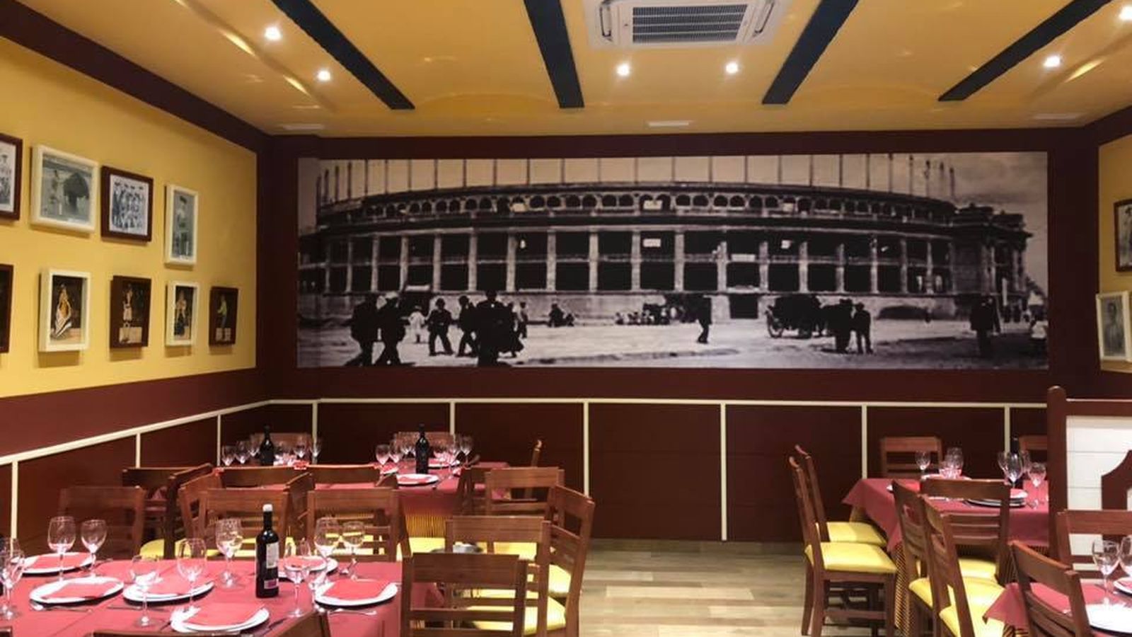 Interior del restaurante La Monumental.