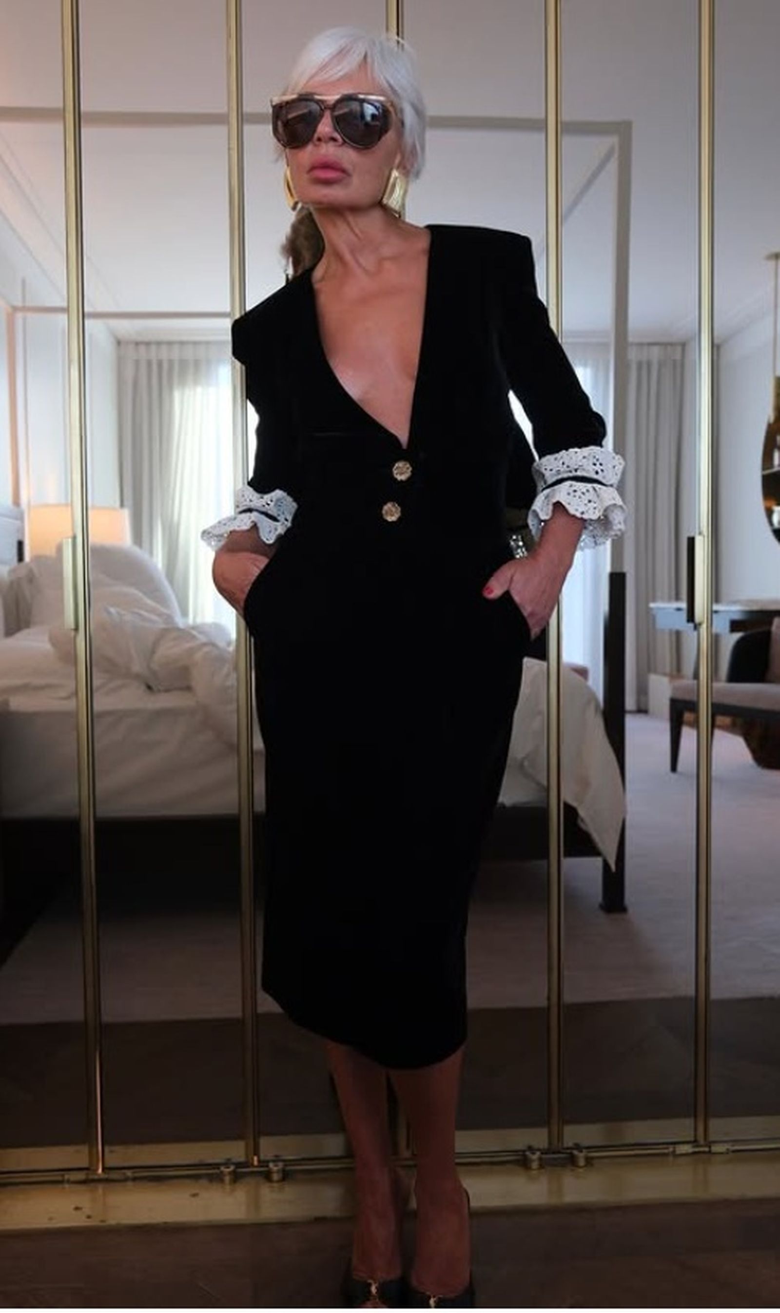 Ajustadas para enmarcar la cintura, las chaquetas funcionan muy bien con faldas y pantalones de vestir en un look +60.