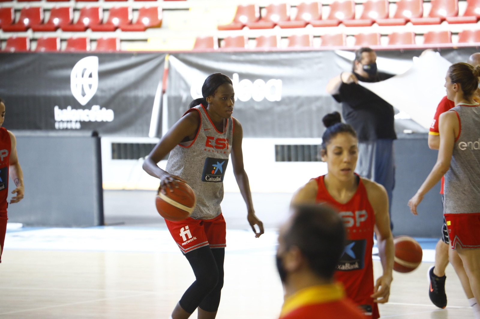 Las fotos del primer entrenamiento de la selección española femenina de baloncesto en Córdoba