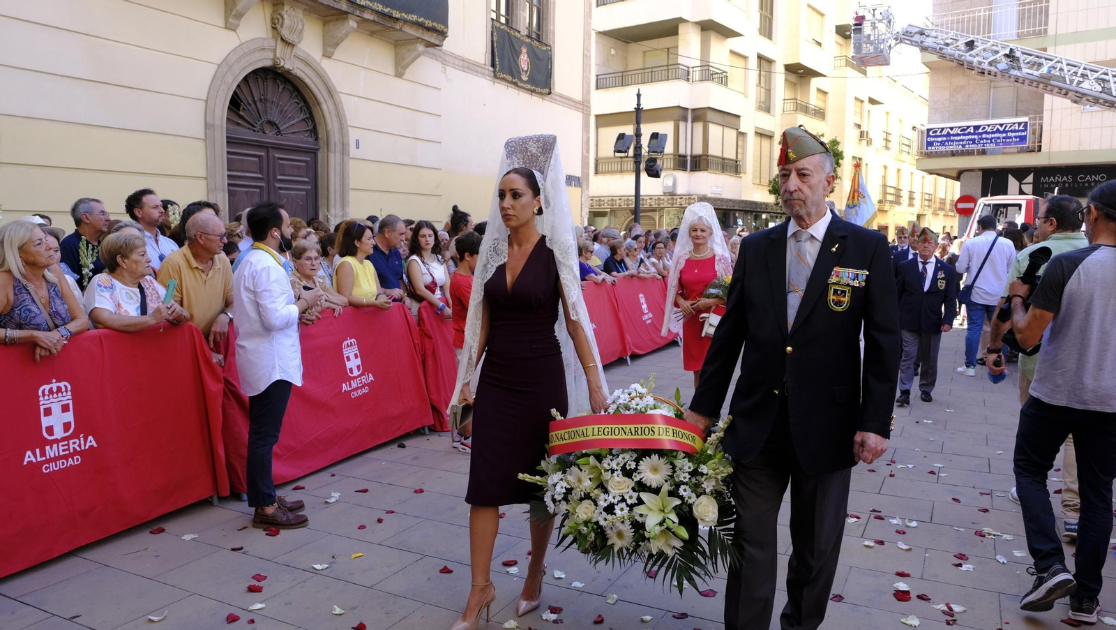 La ofrenda floral a la Virgen del Mar en la Feria de Almería 2025, en imágenes