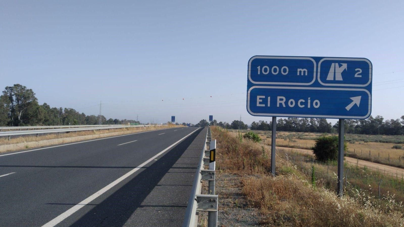Carretera entre Almonte y El Rocío.