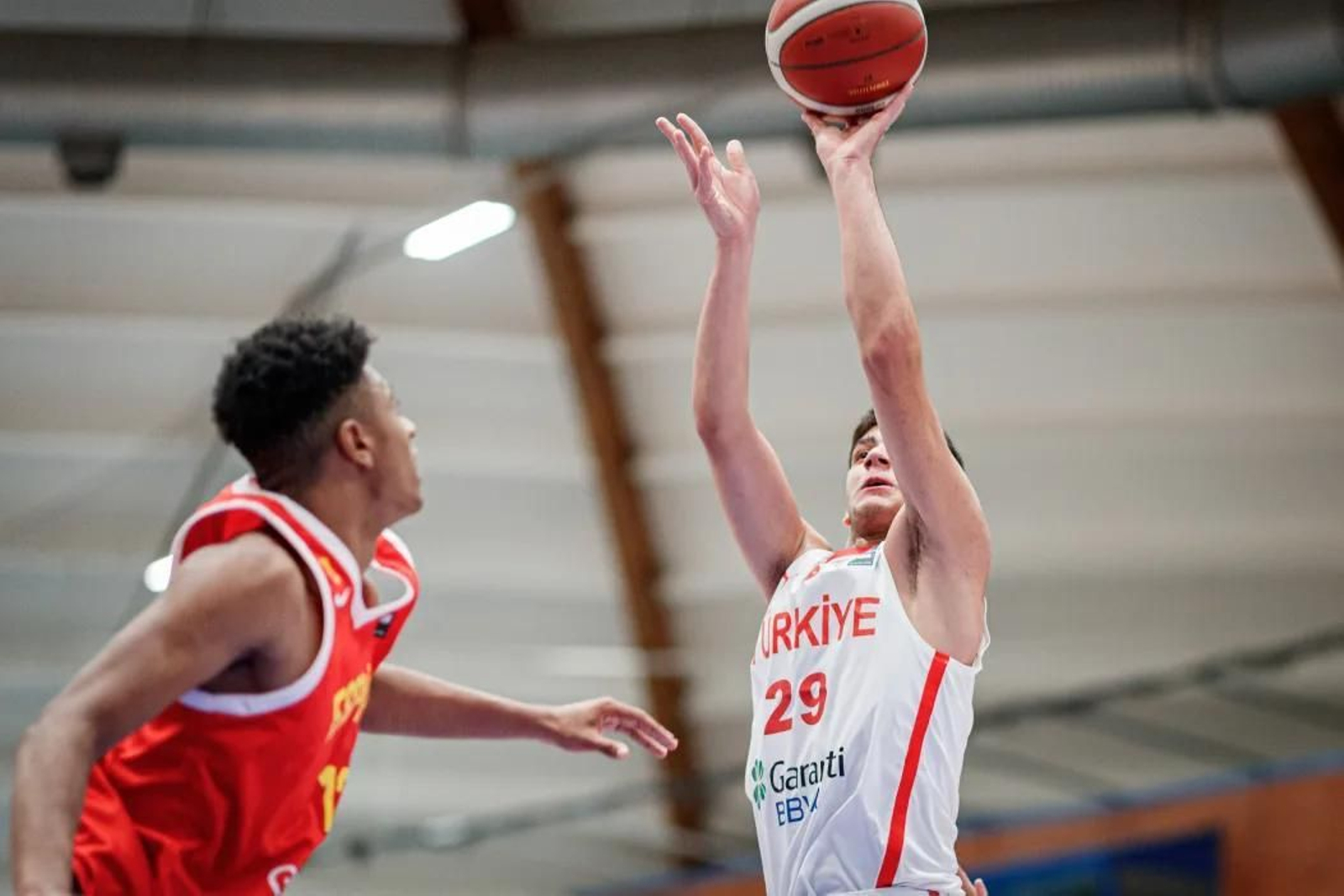 Día aciago de Mario Saint-Supéry en otra debacle de España en el Europeo sub 18