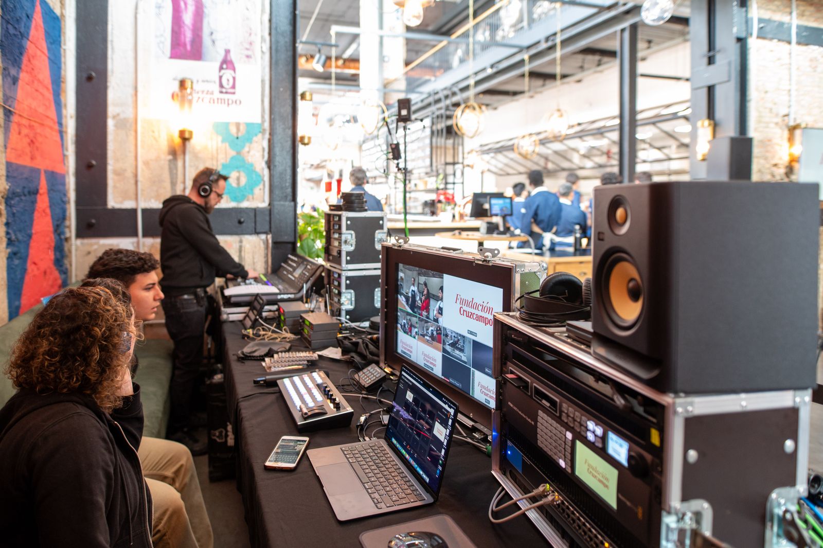 Las fotos de jugadores del Betis y del Sevilla en la Cruzcampo