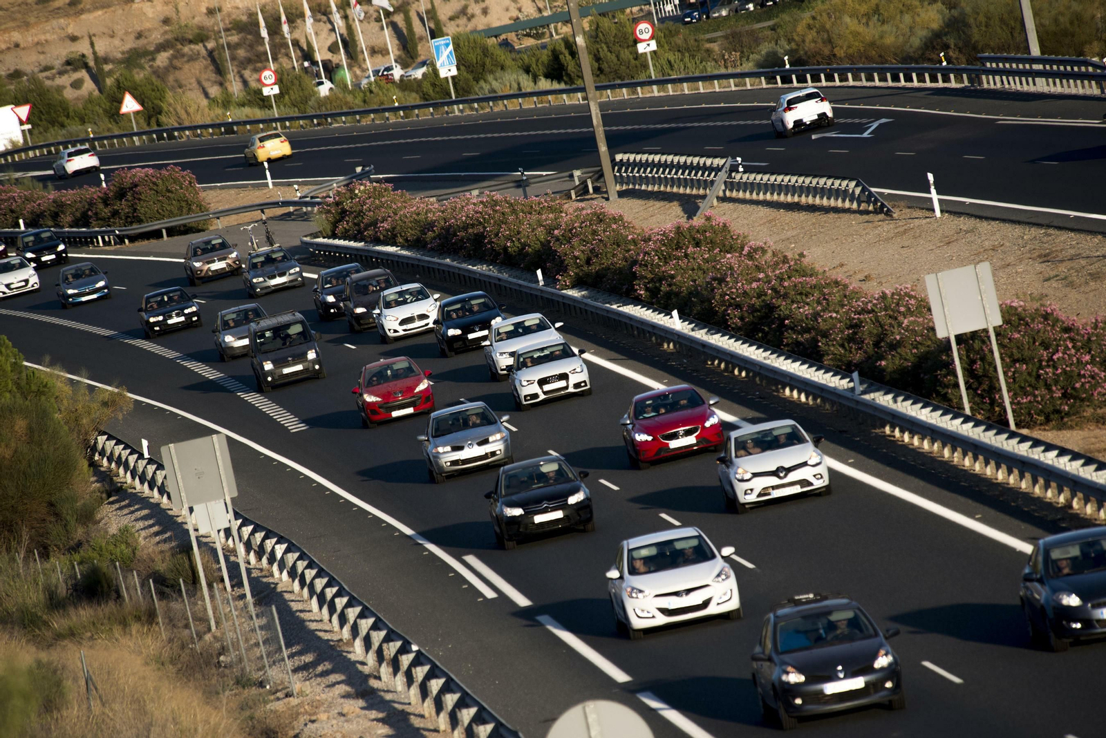 Tráfico complicado en la A-44 a su paso por Granada, una de las vías que se mejorará