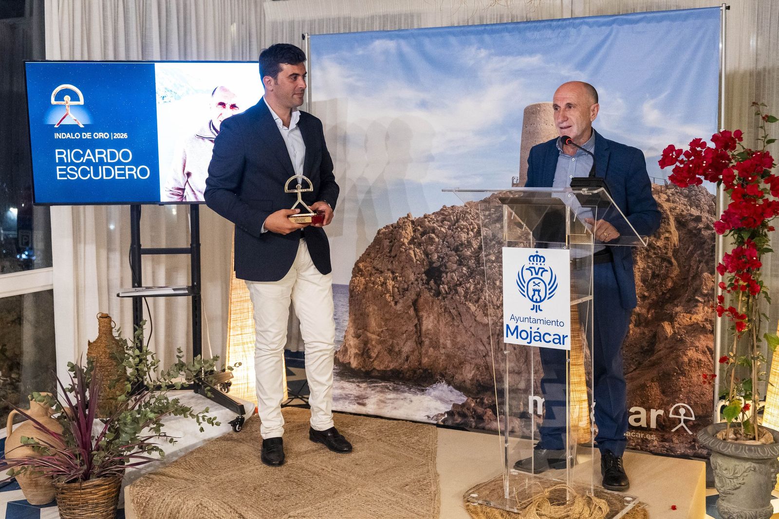 La presentación de 'Mojácar Sostenible' y la entrega del Indalo de Oro a Ricardo Escudero, en imágenes