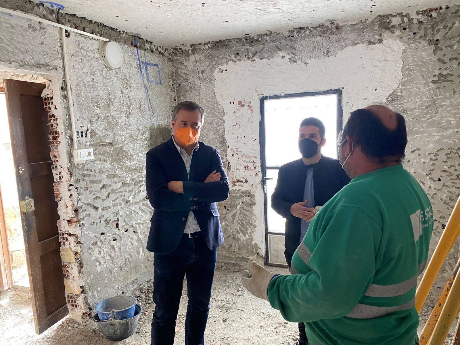 Líjar pone freno a la despoblación con una nueva casa rural y reformas en la escuela de adultos