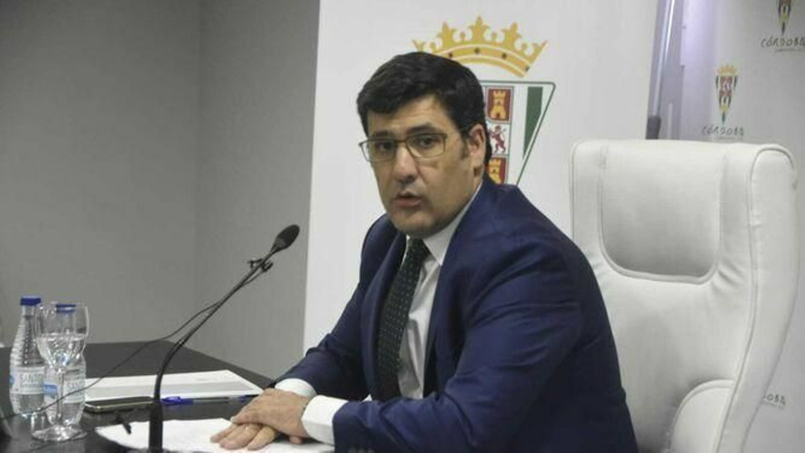 Jesús León, presidente del Córdoba CF, en su despacho