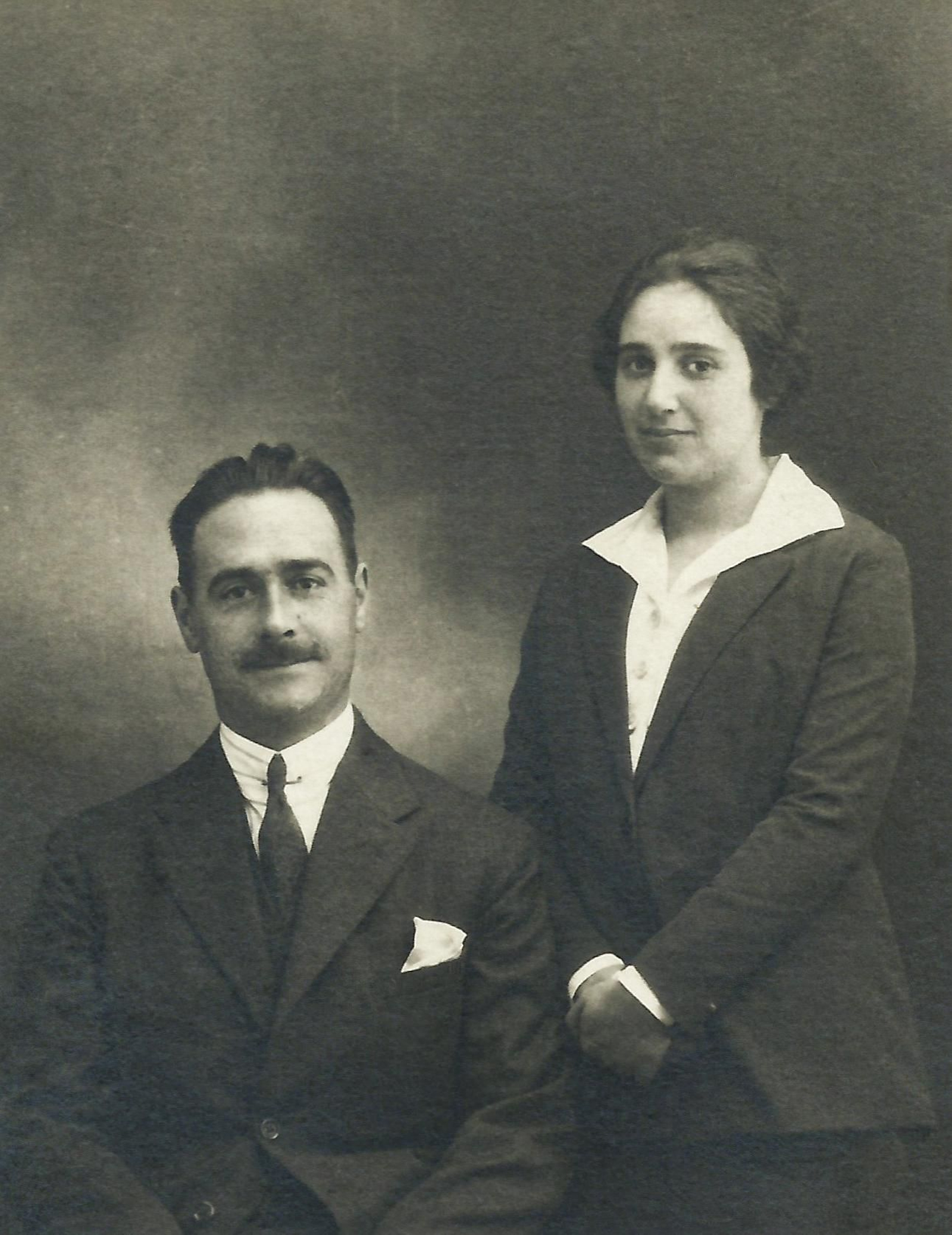 Alejandro Gómez Spencer y esposa