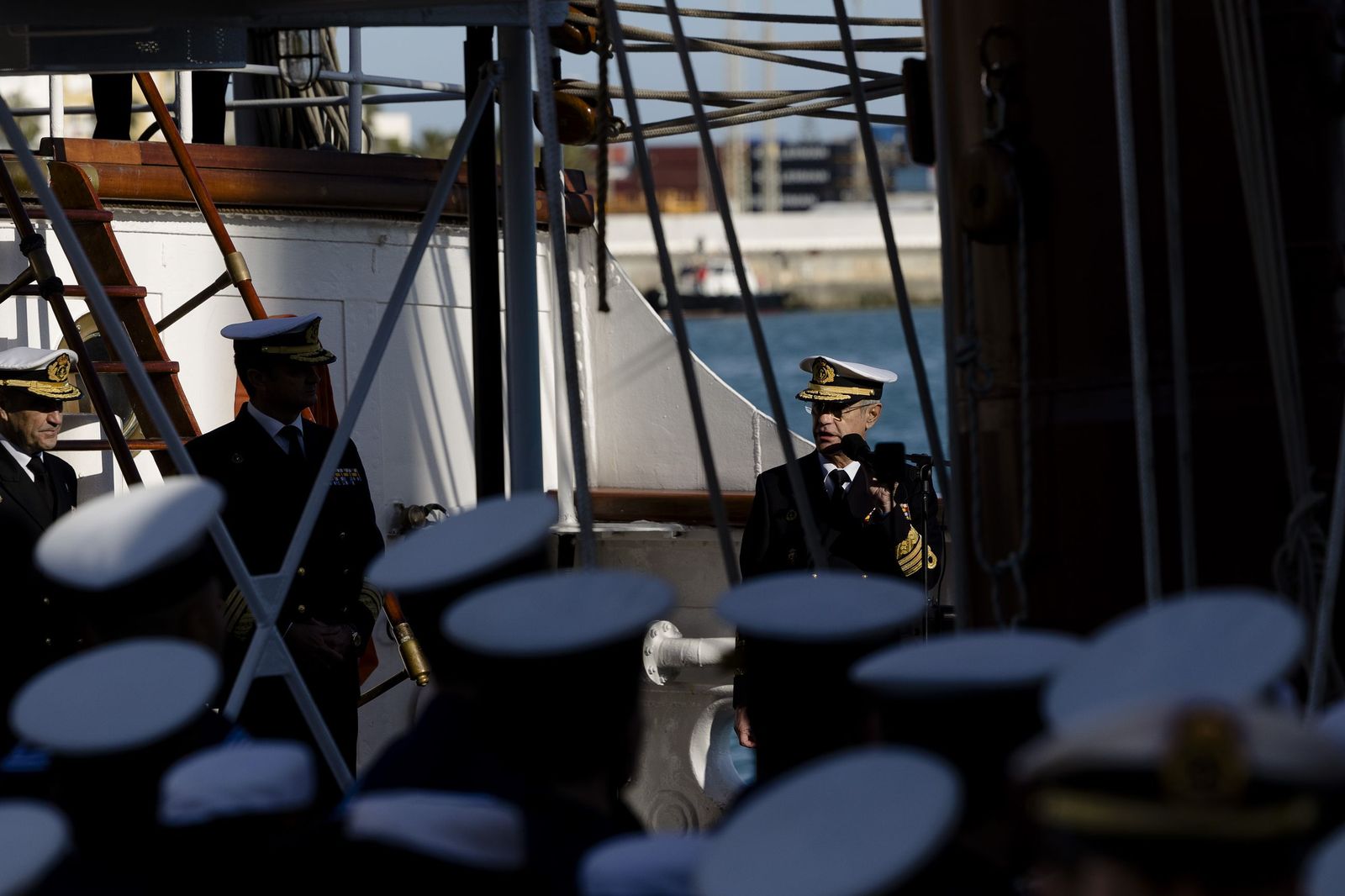 Las imágenes de la despedida del Juan Sebastián de Elcano
